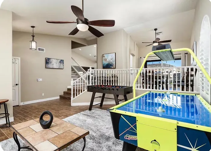 Country house Lakefront Retreat Free Heated Pool Game Glendale