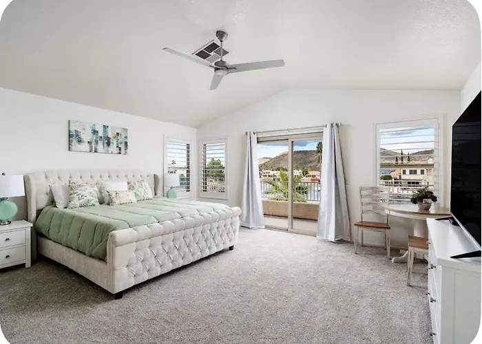 Lakefront Retreat Free Heated Pool Game Country house Glendale