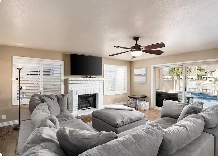 Country house Lakefront Retreat Free Heated Pool Game Glendale