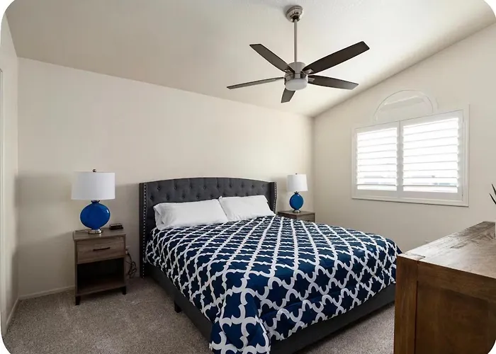 Country house Lakefront Retreat Free Heated Pool Game *