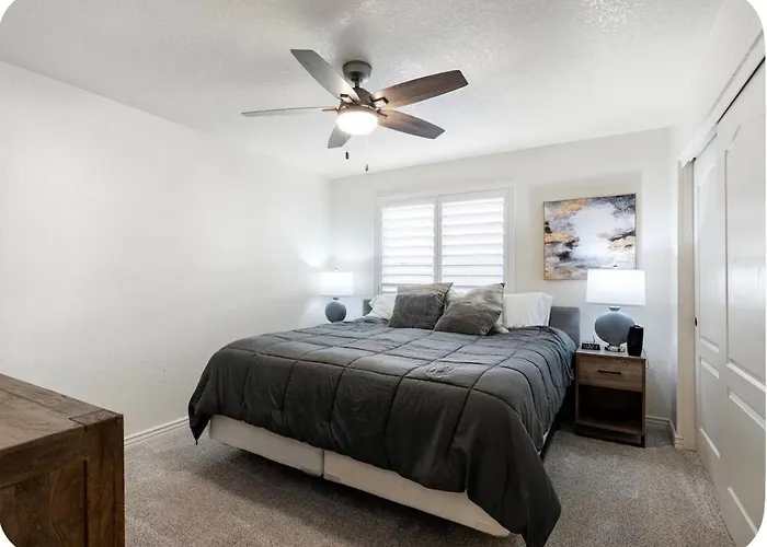 Country house Lakefront Retreat Free Heated Pool Game Glendale